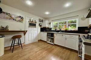 Kitchen/Breakfast- click for photo gallery
